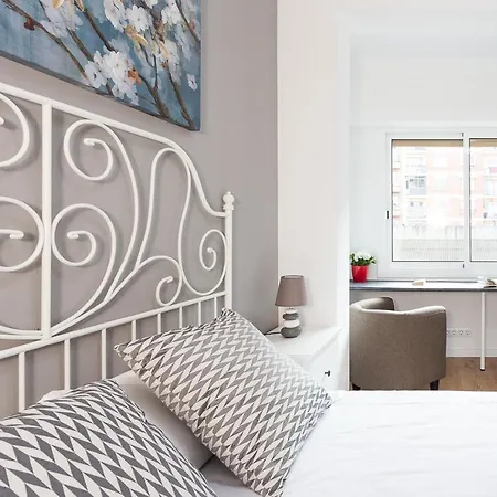 Sagrada Familia Butterfly Apartment