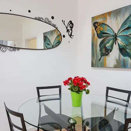 Sagrada Familia Butterfly Apartment