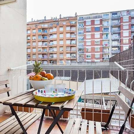Sagrada Familia Butterfly Apartment